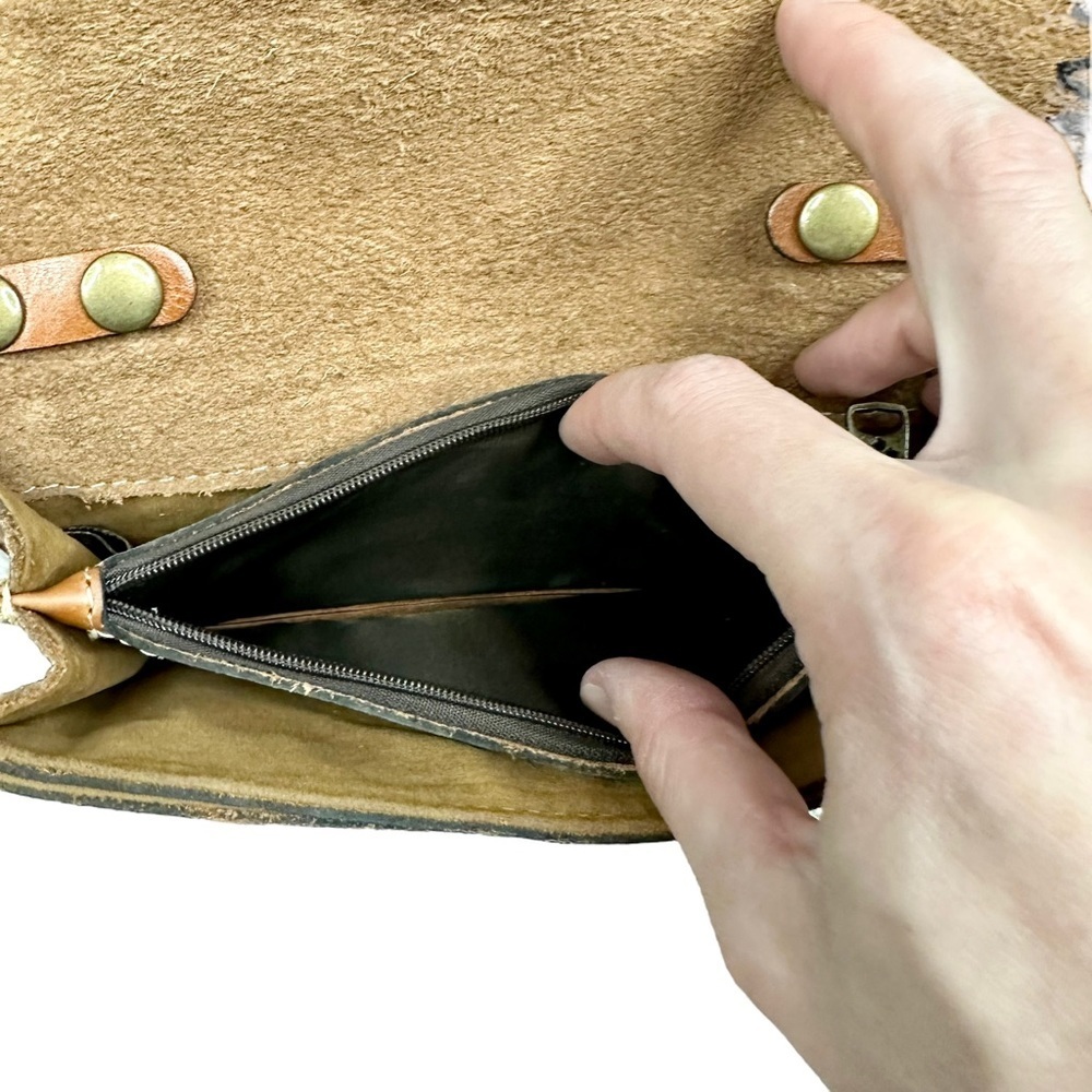 Patricia Nash Torri Crossbody in Burnished Tooled Gold - Picture 3 of 6